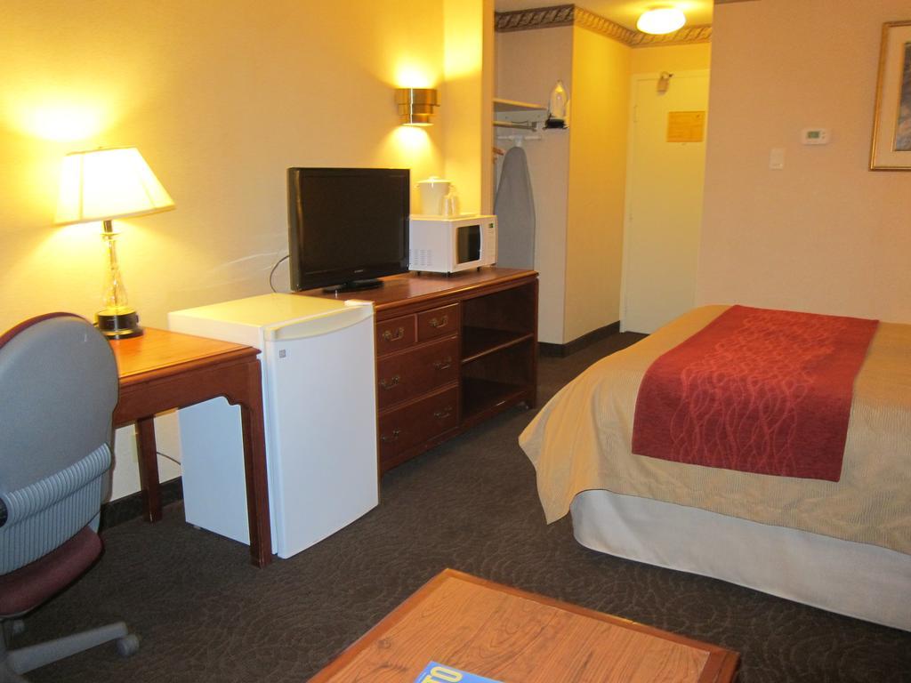 Comfort Inn Meadowvale Mississauga Exterior foto